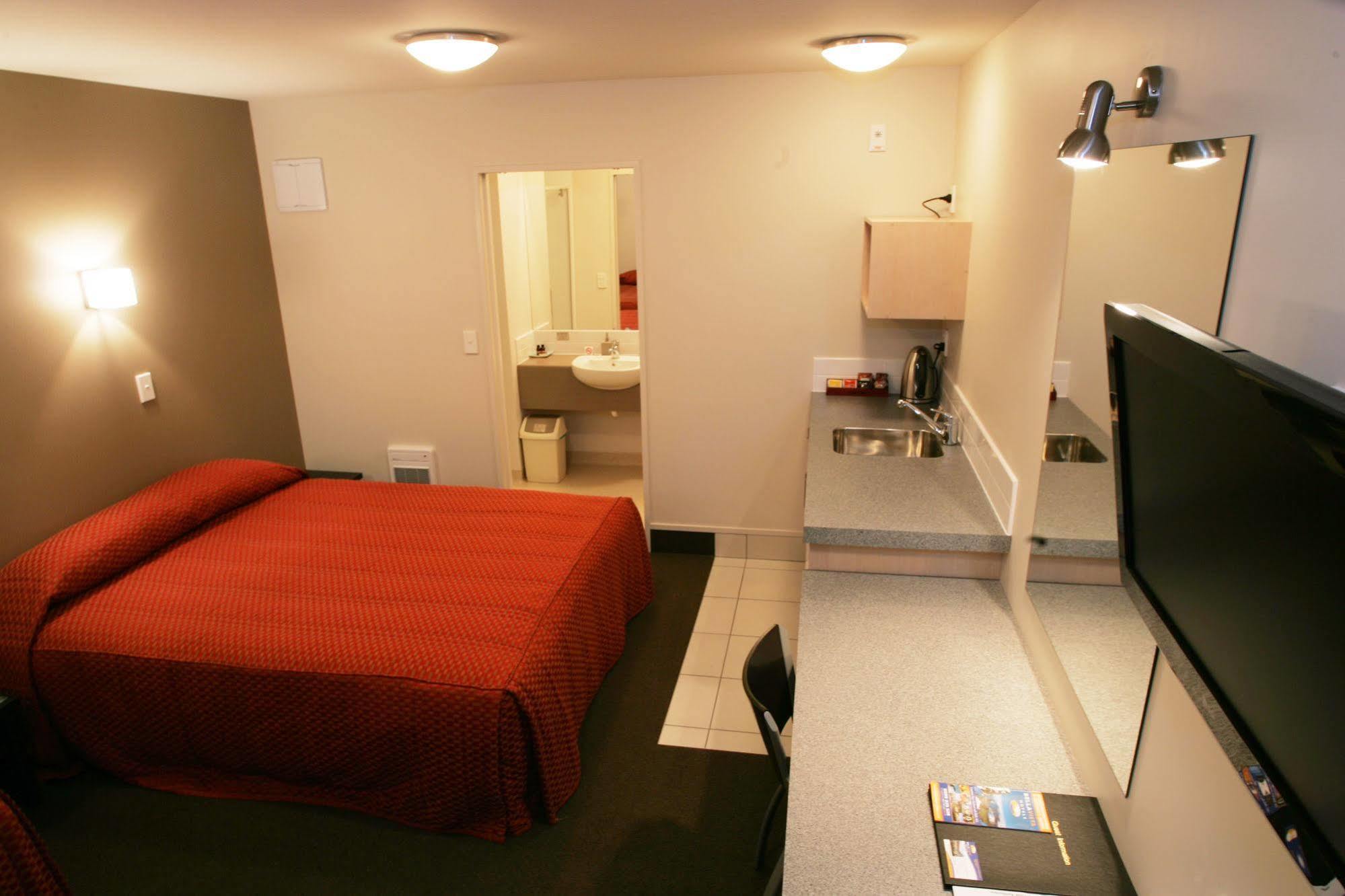 Bella Vista Motel 4*